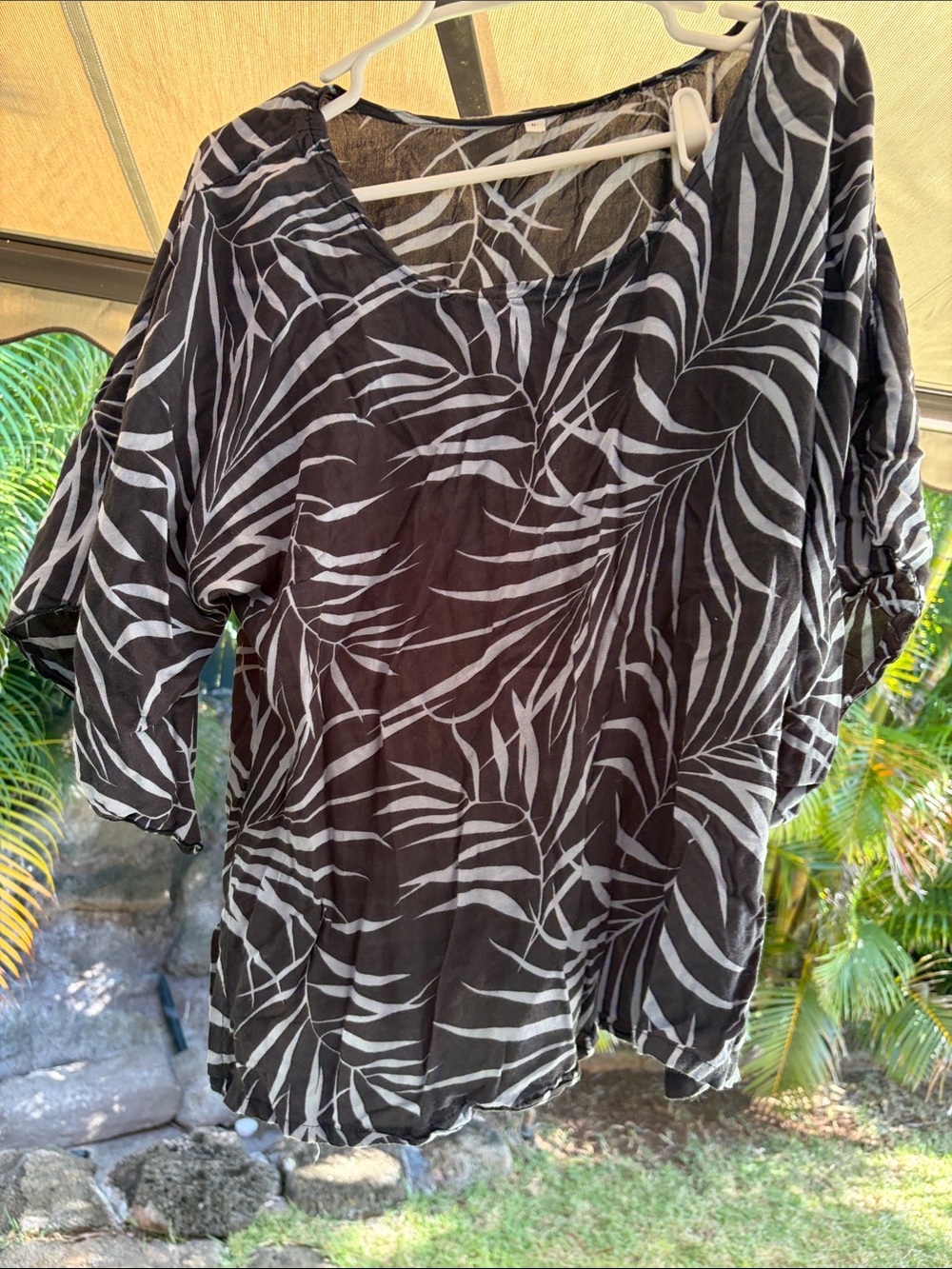 Black & White Leaf-Print Women's Blouse